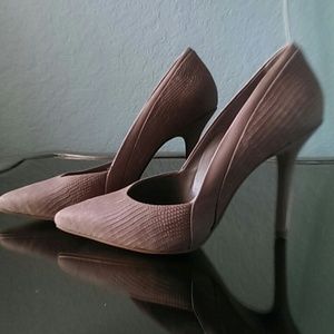 Steve By Steve Madden pointy toe nude pumps