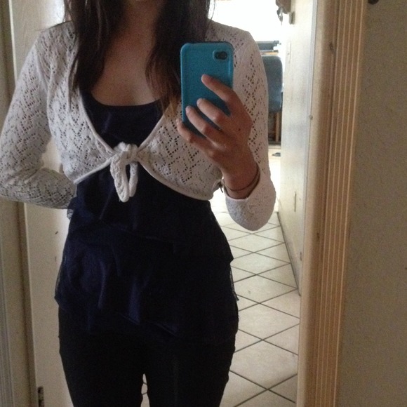 Knitted small white  cardigan🎀