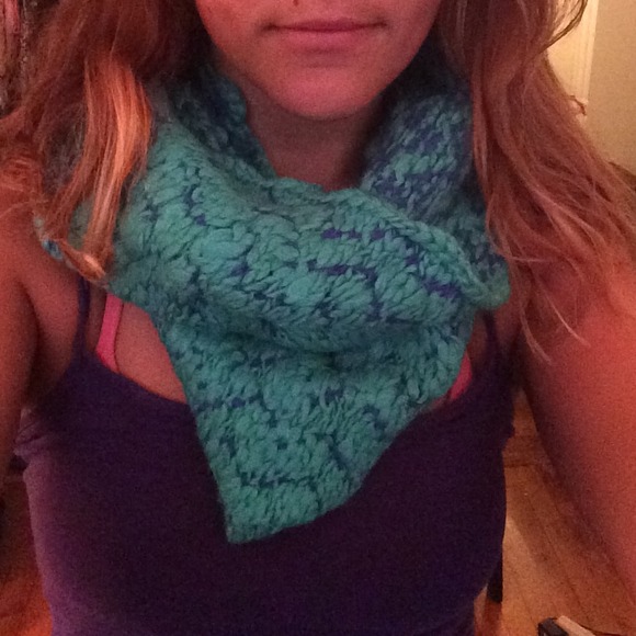 Ann Taylor Double Sided circle scarf