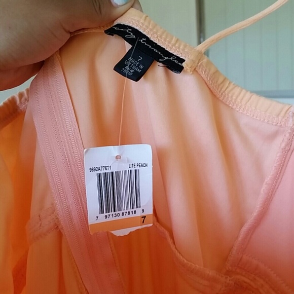 ❌SOLD❌Peach Ruffled Sundres - Picture 3 of 3