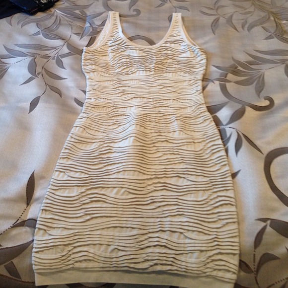 Dress - Picture 3 of 4