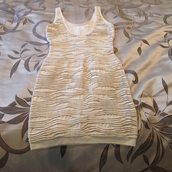 Dress - Picture 4 of 4