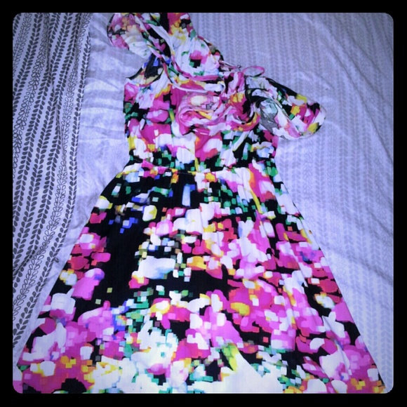 $10 Gorgeous Shoulder Dress NWT SIZES 4,6