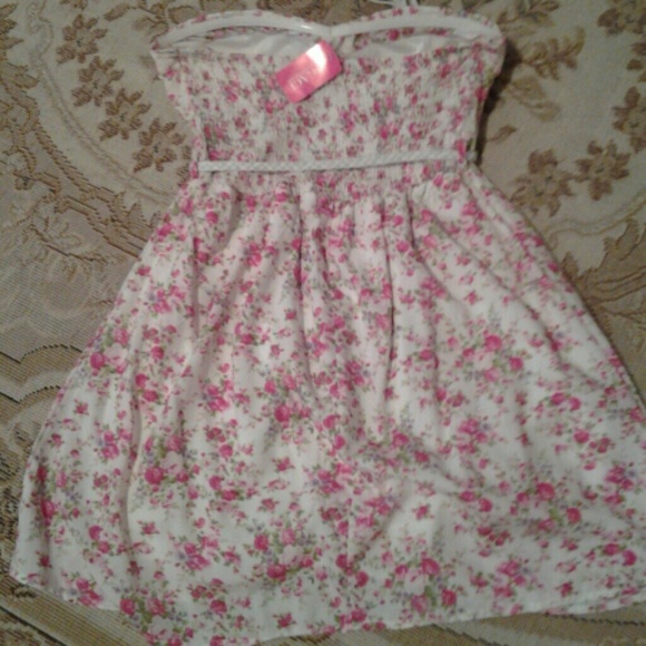 NEVER WORN!!! Strapless floral dress - Picture 2 of 2