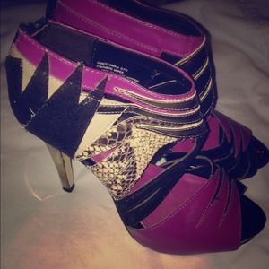 Purple pumps