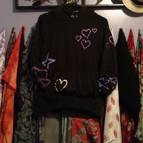 black pull over sweatshirt
