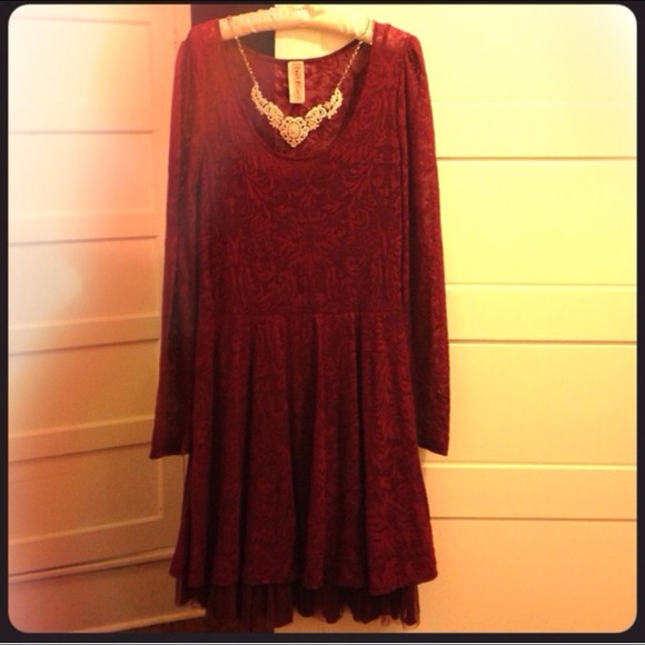 Reddish purple stretch lace dress