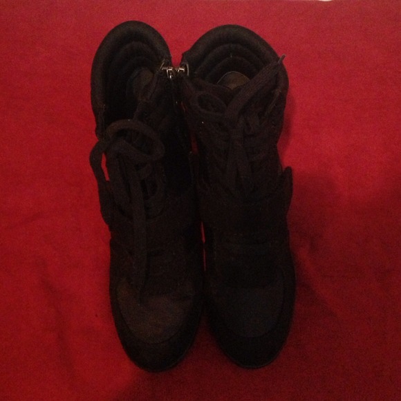 Vera Wang Platform Sneakers