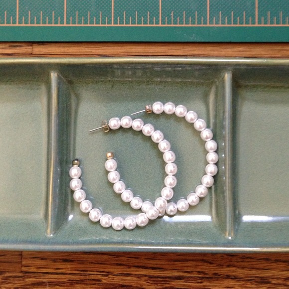 BUY 1 get 2 FREE! 🎁 2" White Pearl Bead Earrings