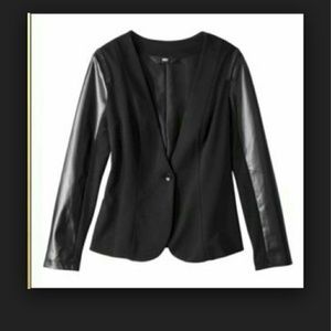 HOST PICK!!!! Trendy blazer