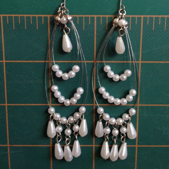 BUY 1 get 2 FREE! 🎁 Dangling White Bead Earrings