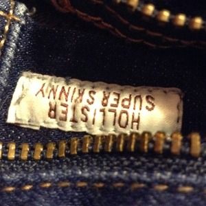 👑NEW HOLLISTER SLIGHTLY DESTRESSED SKINNY JEANS👑