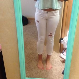 White hollister ankle jeans
