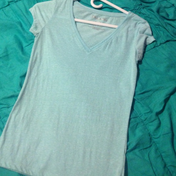 a blue shirt - Picture 1 of 1