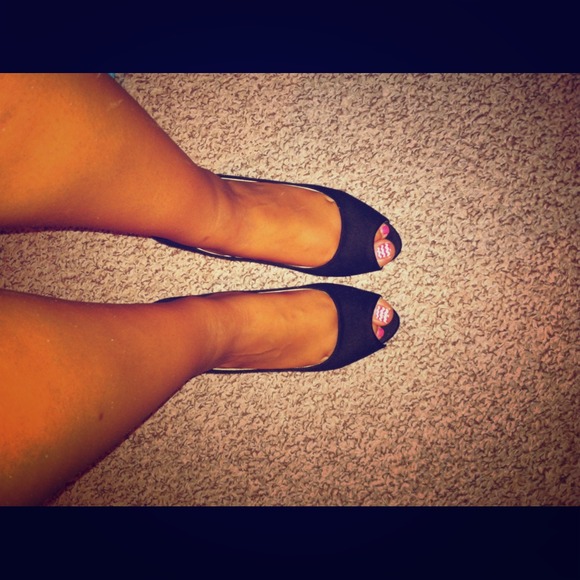 Black peep toed heels