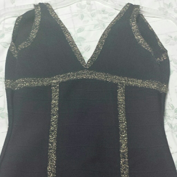 Is small - Picture 2 of 4