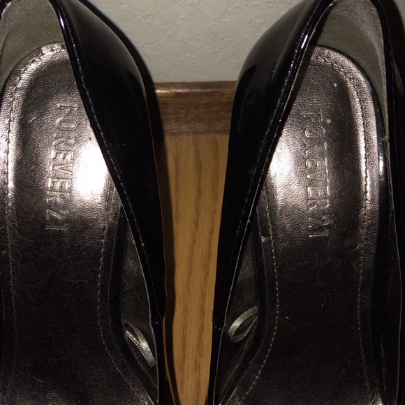 F21 black heels - Picture 3 of 4