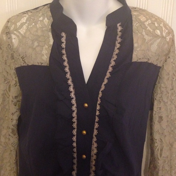 Lace Long sleeve top 💐💝 - Picture 2 of 4