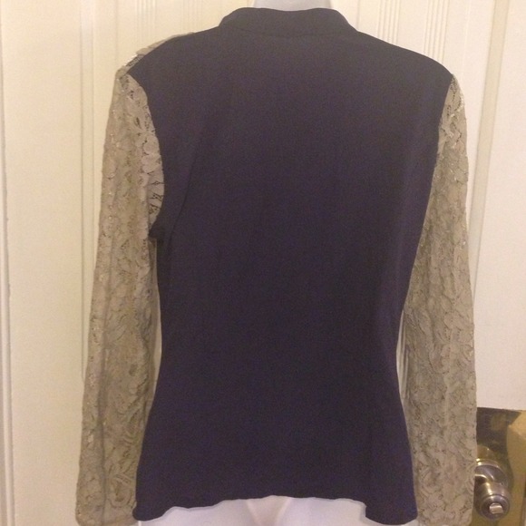 Lace Long sleeve top 💐💝 - Picture 3 of 4