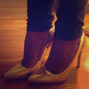 👠 "Call it Spring" gold pointy pumps
