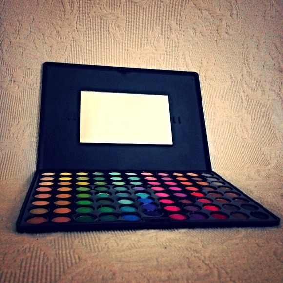 Coastal Scents 88 Color Eye Shadow