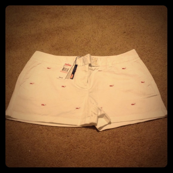 Vineyard Vines White Shorts with Whale Detailing