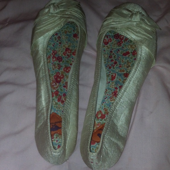 💜Sale💜White flats 👟👟👟💜
