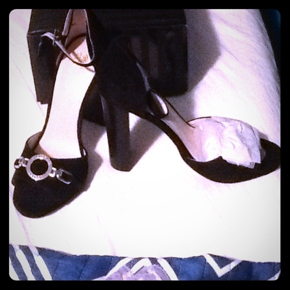 Victoria secrets black suede high-heeled sandal - Picture 1 of 3