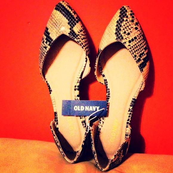 Price ✂️FREE headband & NWT Old Navy Flats