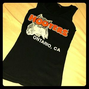 Hooters tank top