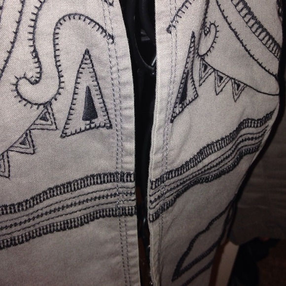 Crop Grey Embroidered Jacket - Picture 2 of 4