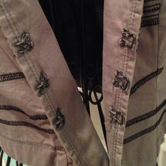 Crop Grey Embroidered Jacket - Picture 4 of 4