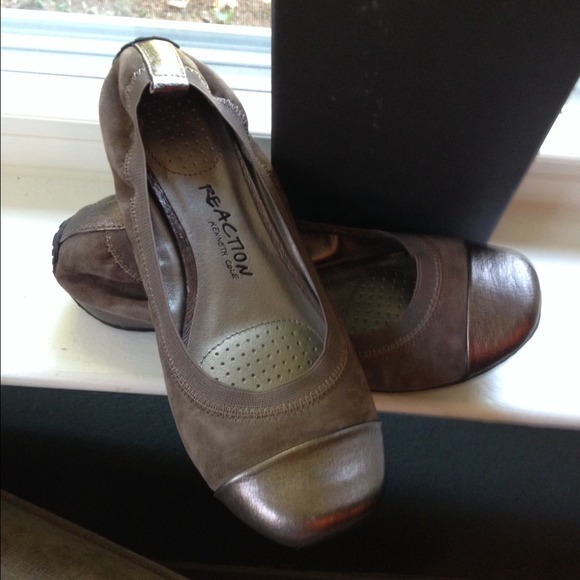 SOLD ❌Kenneth Cole Gray & Pewter Captoe Flats - Picture 2 of 3