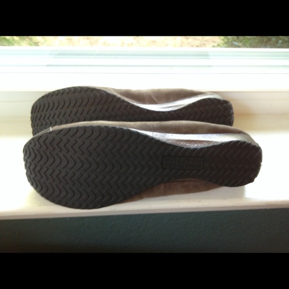 SOLD ❌Kenneth Cole Gray & Pewter Captoe Flats - Picture 3 of 3