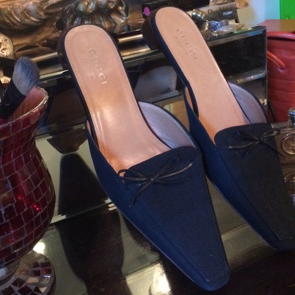 ⛔️REDUCED BLACK GUCCI SLIDE W/ DARK WOOD HEEL - Picture 3 of 4