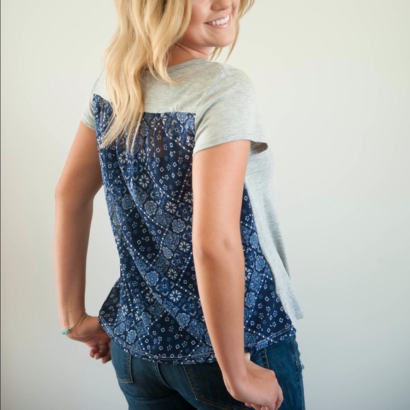 Paisley accent tee