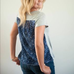 Paisley accent tee