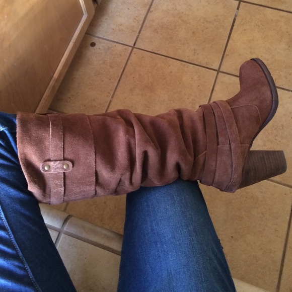 Steve Madden knee high brown suede boots.