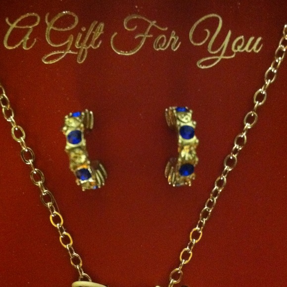 SOLD--------- Heart Necklace & Earring Set. - Picture 2 of 4
