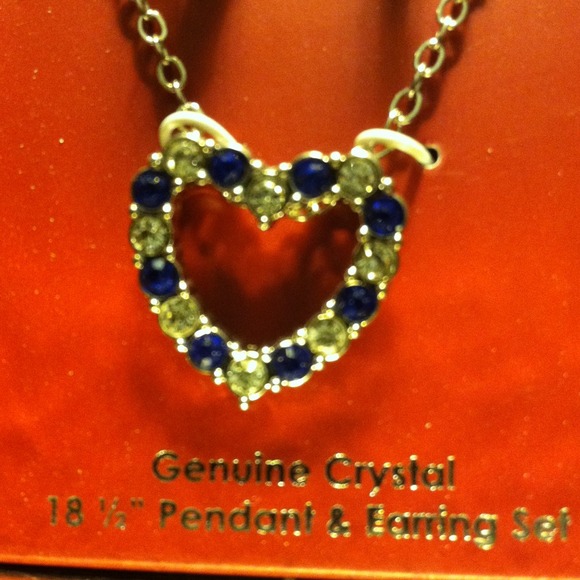 SOLD--------- Heart Necklace & Earring Set. - Picture 3 of 4