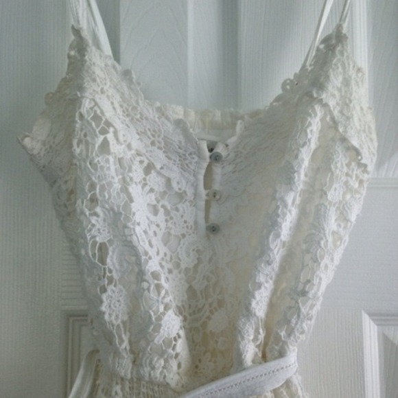 SOLD Embroidered White dress - Picture 3 of 3