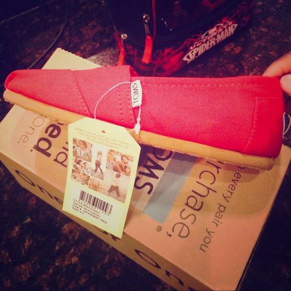 Red canvas women's classic toms