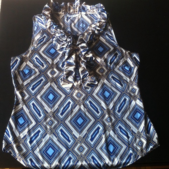 SOLD IN BUNDLE. NY&Co. Top.