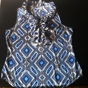 SOLD IN BUNDLE. NY&Co. Top.