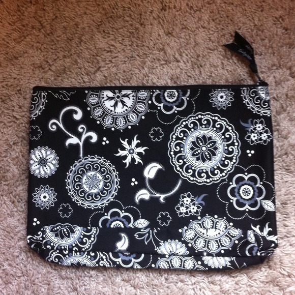 THIRTY ONE zipper pouch . Black and white print.