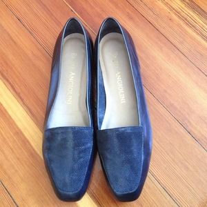 Enzo ANGIOLINI leather flats. 7M. Charcoal gray