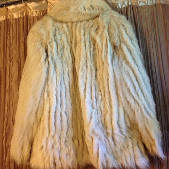Baby, it's cold outside! Saga Fox Fur Coat. - Picture 3 of 4