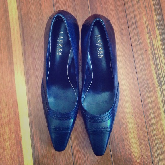 LAUREN Ralph Lauren black leather pumps. Size 9