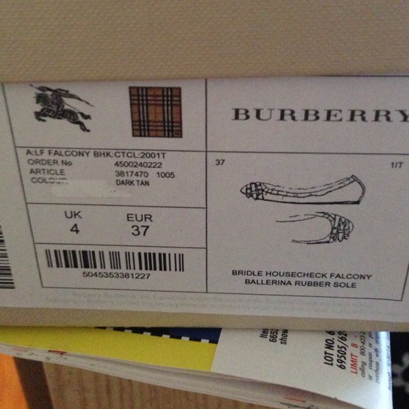 Burberry authentic flats used about 2-3x - Picture 2 of 4