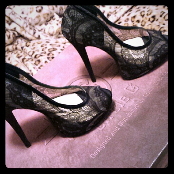 Very Cute Laced Heels